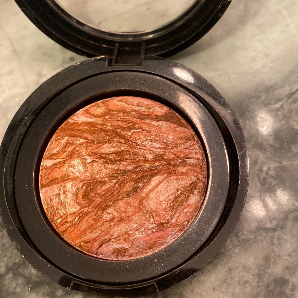 Laura helper blush